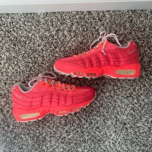 Women’s size 8 Air Max 95s